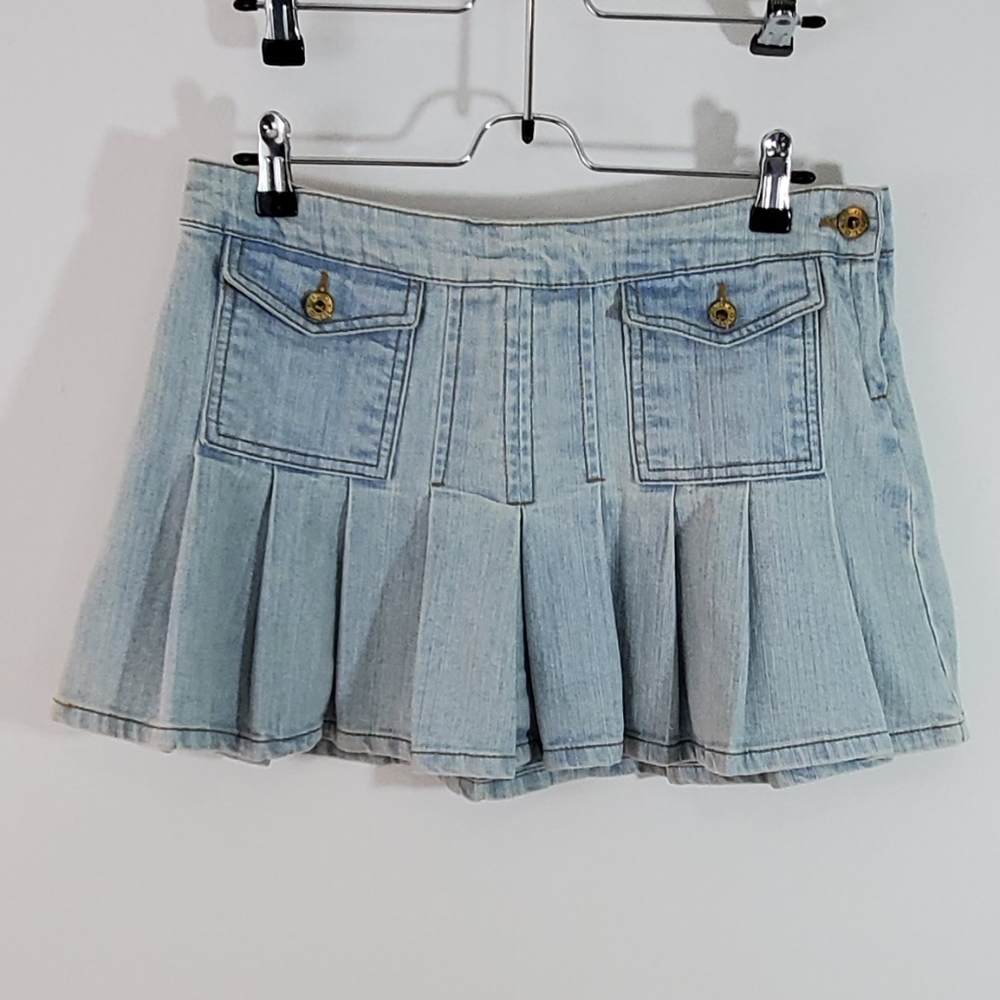 Glo Pleated Jean Side Zip Mini Skirt